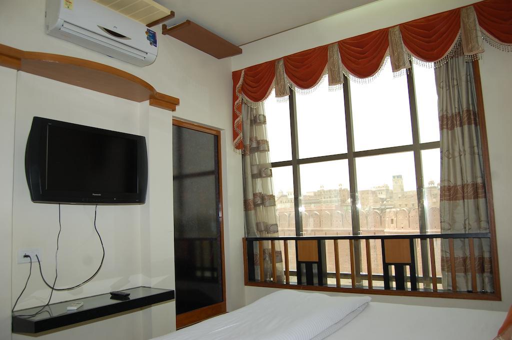 Metro Palace Hotel Bikaner Buitenkant foto